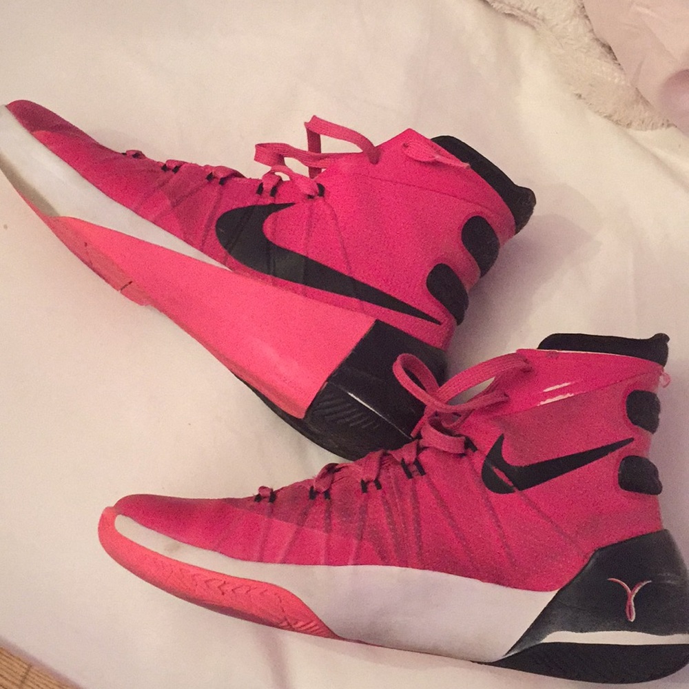 Basketball shoes